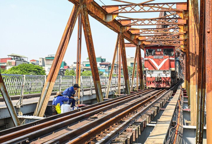 Từ chiều 13/9, cho phép chạy tàu qua cầu Long Biên, cầu Đuống. (Ảnh minh họa).