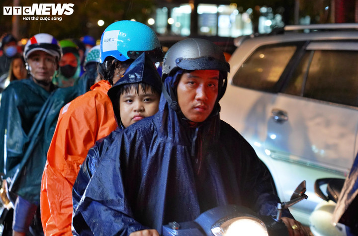 Thời tiết TP.HCM hôm nay tiếp tục có mưa dông về chiều.