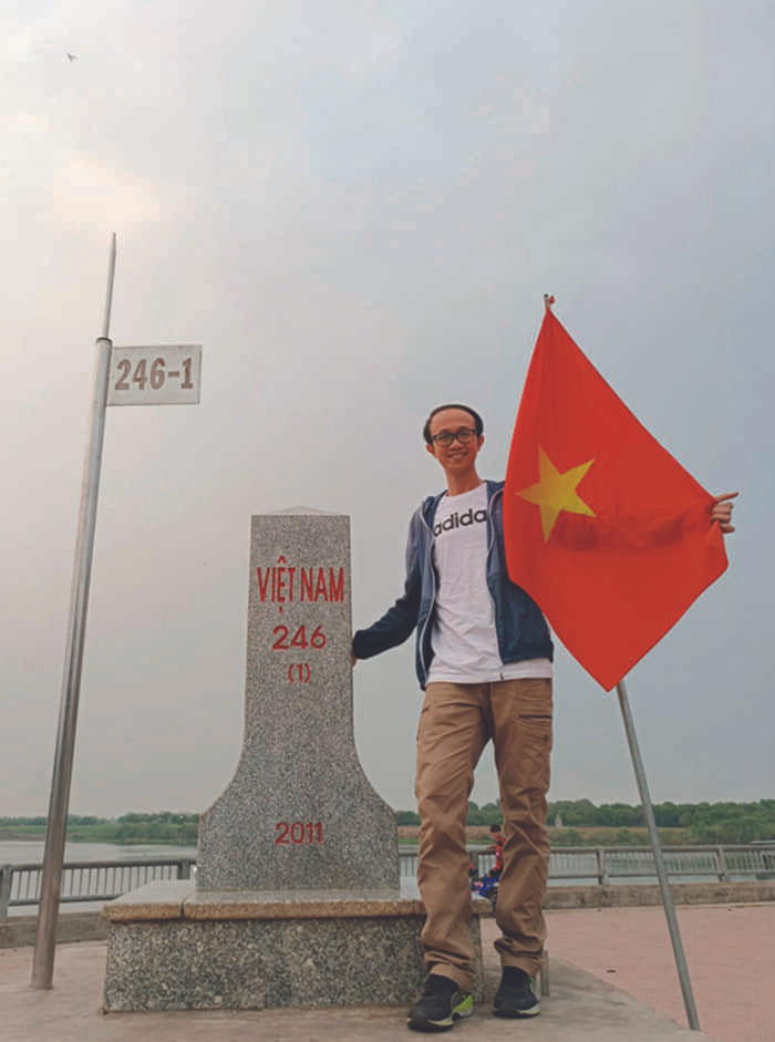 Nơi dòng sông Hậu chảy vào Việt Nam.