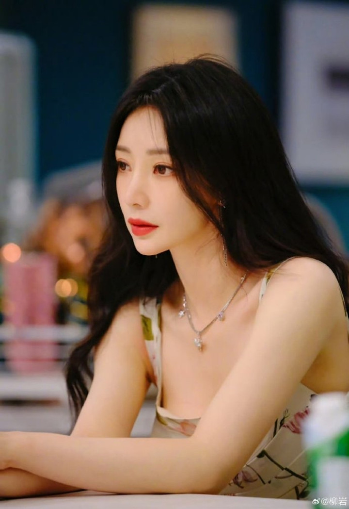 Liễu Nham được mệnh danh là “đệ nhất vòng 1” Trung Quốc.