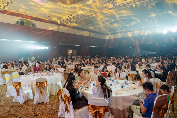 Đông đảo khách hàng tới tham dự sự kiện “The Sunset Melody”.