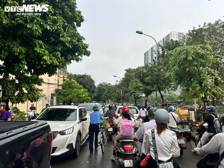 Đường Kim Giang tắc không lối thoát.