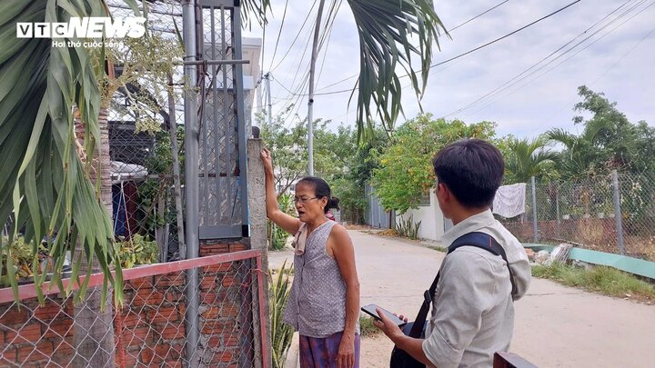 Người dân khối Tứ Hà chia sẻ cảnh "sống treo" cùng dự án.