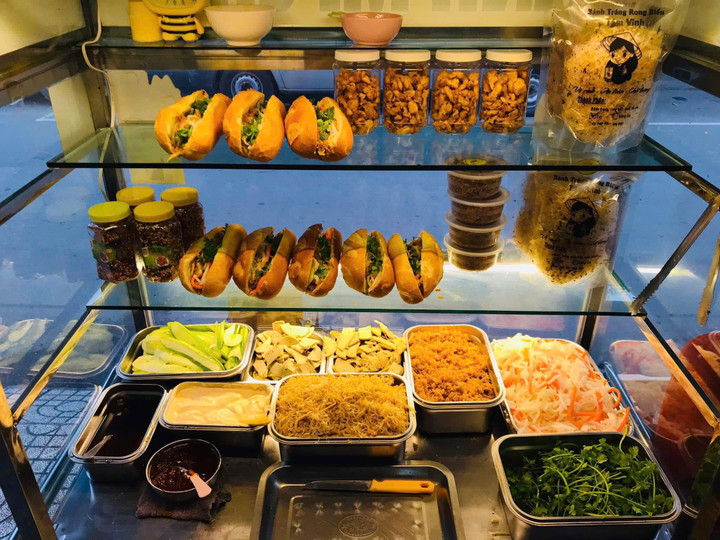 Bánh mì chay Tùy Duyên.