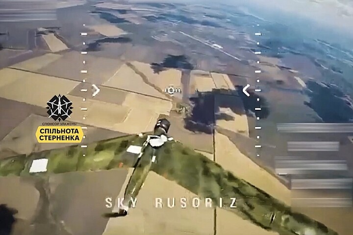 UAV Zal với màu sơn ngụy trang xanh lá cây nhưng vẫn bị Ukraine đánh chặn.