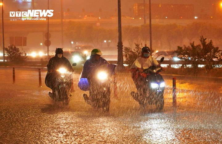 Thời tiết TP.HCM hôm nay 17/9, từ trưa đến chiều tối có mưa dông trên diện rộng.