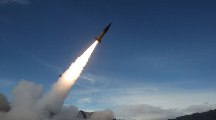 Mỹ giảm số lượng vũ khí viện trợ Ukraine. (Ảnh: AP)