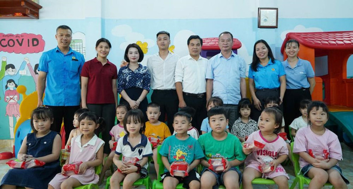 Thị xã Quế Võ trao tặng hơn 4.000 bánh Trung thu cho các em nhỏ - 5