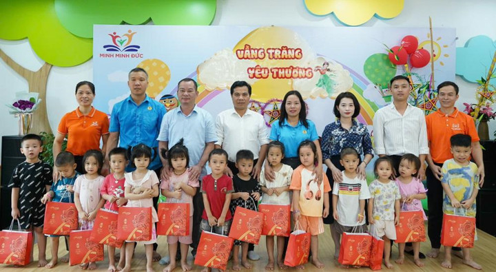 Thị xã Quế Võ trao tặng hơn 4.000 bánh Trung thu cho các em nhỏ - 7