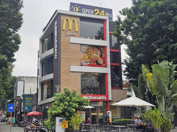 Sau 10 năm hoạt động, cửa hàng thứ 2 tại Việt Nam của McDonald’s nói lời chia tay thực khách vào 2h sáng mai 19/9. (Ảnh: McDonald’s)