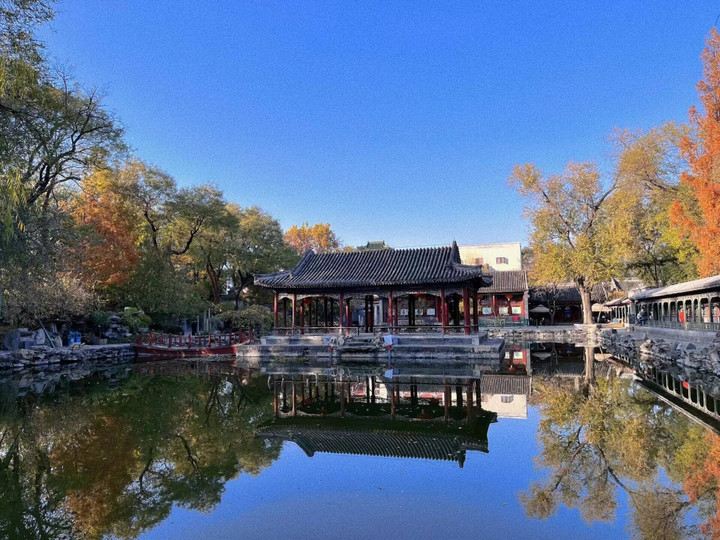 Một góc hoa viên trong Cung Vương phủ, nhà của Hòa Thân. (Ảnh: Baidu)