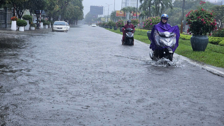 Mưa lớn khiến nhiều tuyến đường ở Đà Nẵng Quảng Nam bị ngập ngày 18/9.
