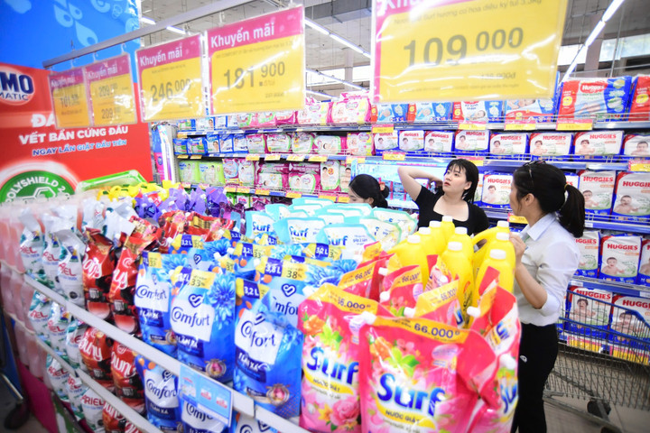 Sản phẩm size lớn được khách hàng ưa chuộng. (Ảnh: Quang Định)