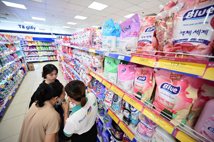 Sản phẩm size lớn giúp khách hàng tiết kiệm chi tiêu. (Ảnh: Quang Định)