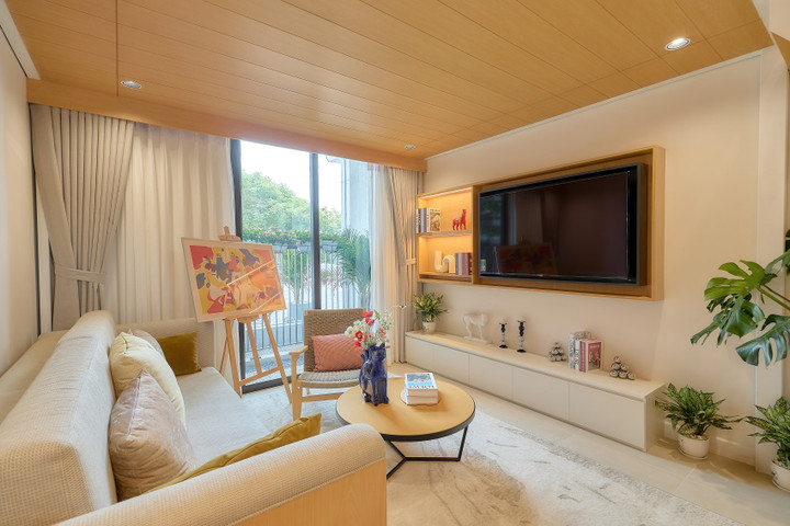 Phòng khách của căn hộ studio được bài trí nội thất phong cách Japandi. Đây được xem là sự hòa quyện hoàn hảo giữa chủ nghĩa tối giản mộc mạc wabi-sabi của Nhật Bản và phong cách Scandinavian cổ điển. Tất cả tạo nên những rung cảm đặc biệt trong căn hộ Art Residence hiện đại, duy mỹ nhưng đầy tính “vị nhân sinh”.