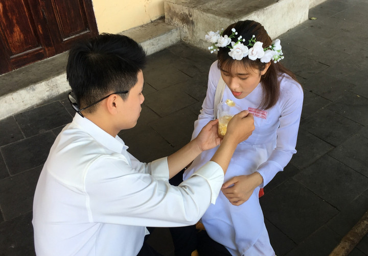 Phúc và Ánh trải qua tuổi học trò hồn nhiên bên nhau. (Ảnh: NVCC)