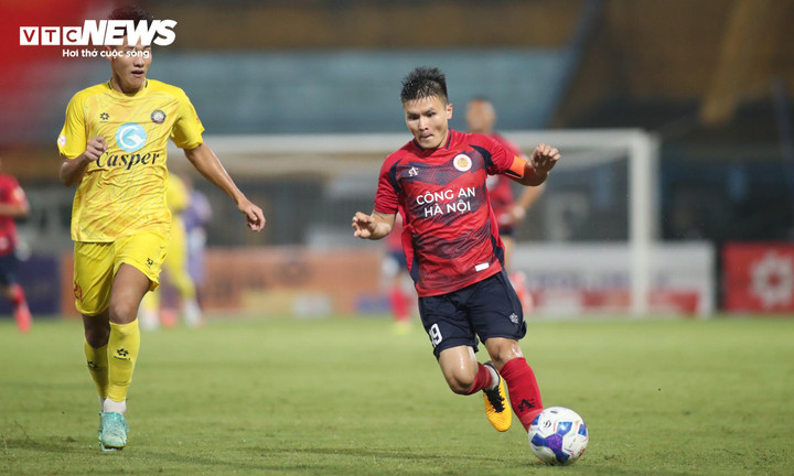 Hiệp đấu đầu tiên không có nhiều cơ hội dù 2 đội đều chơi tấn công nhanh. (Ảnh: Kim Chi)