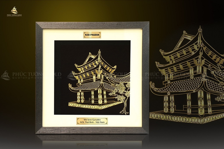 Bức tranh được Ban quản lý di tích chùa Keo – Thái Bình đặt thiết kế riêng dành cho ông Sri-Ravi Shankar khi sang thăm Việt Nam. Ông là bậc thầy Yoga của Ấn Độ.