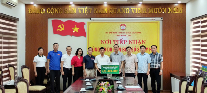 Công ty Cổ phần Bia Hà Nội - Hồng Hà ủng hộ đồng bào thông qua Uỷ ban MTTQ Việt Nam - tỉnh Phú Thọ.