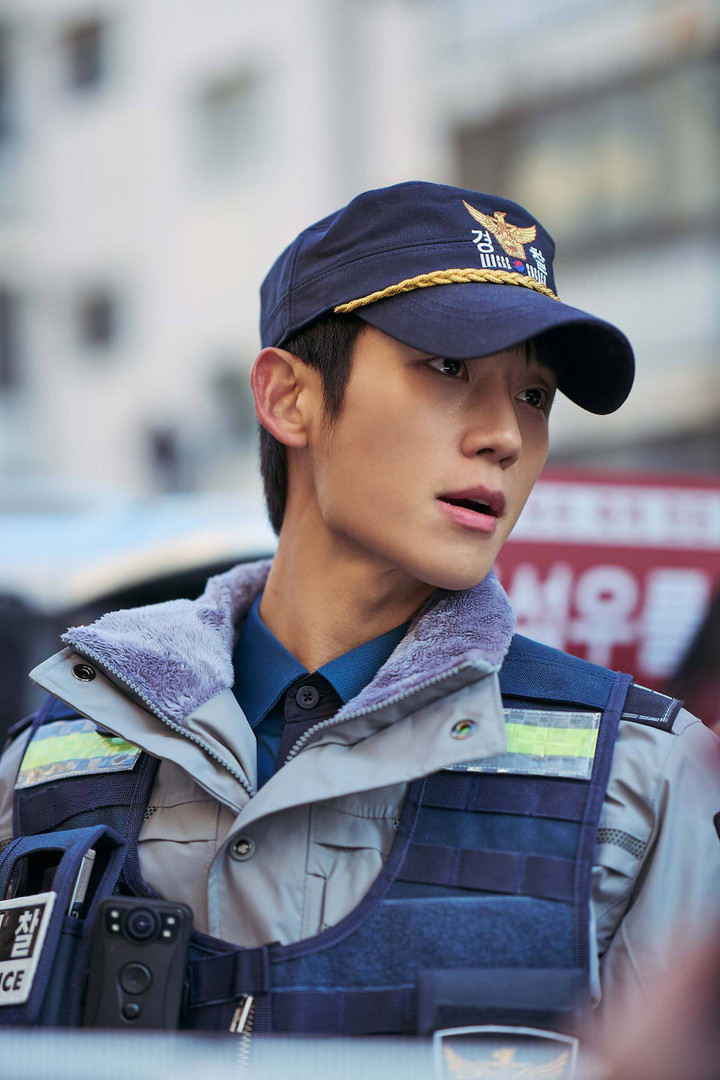 Phim của Jung Hae In thu hơn 1000 tỷ đồng sau 10 ngày công chiếu.