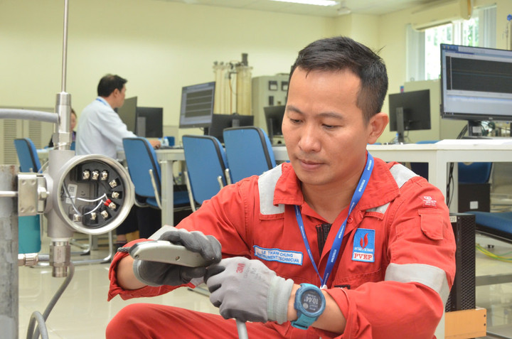 Các thí sinh bước vào các phần thi sau Lễ khai mạc.