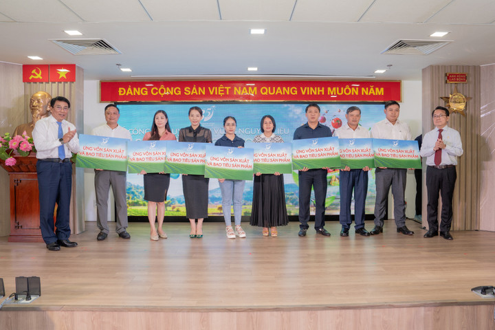 Saigon Co.op ứng vốn bao tiêu sản xuất cho 5 nhà cung cấp và HTX.