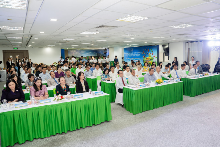 Toàn cảnh Lễ công bố quy hoạch vùng nguyên liệu sản phẩm.