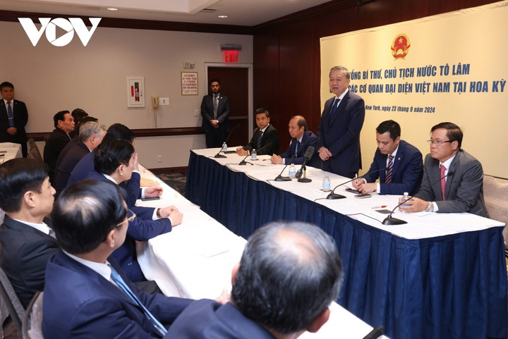 Tổng Bí thư, Chủ tịch nước ghi nhận và đánh giá cao những nỗ lực của tập thể cán bộ các cơ quan đại diện Việt Nam tại Mỹ.