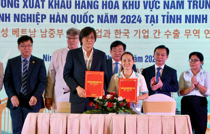 Doanh nghiệp 2 nước ký kết 18 bản giao ước hợp tác.