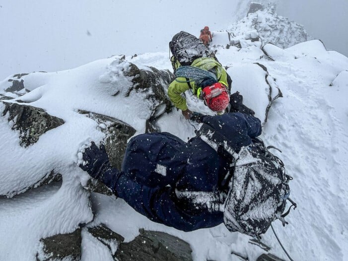 Hình ảnh về hoạt động giải cứu của Air Zermatt. (Ảnh: TTXVN)