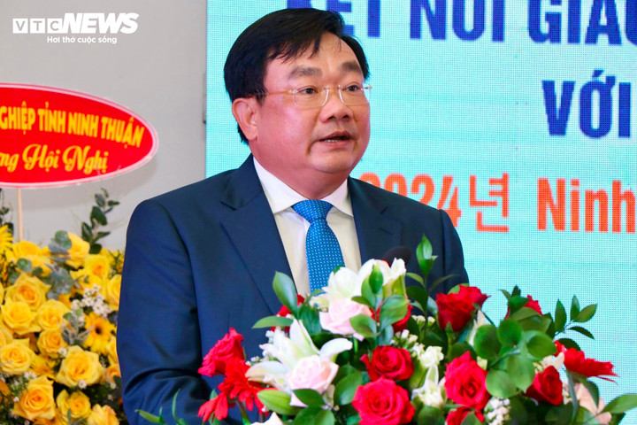 Ông Trịnh Minh Hoàng - Phó Chủ tịch UBND tỉnh Ninh Thuận phát biểu khai mạc Hội nghị