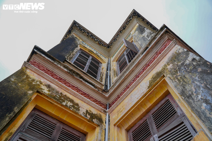 Căn biệt thự xây dựng từ năm 1922 với kiến trúc kiểu Pháp. (Ảnh: Lương Ý).