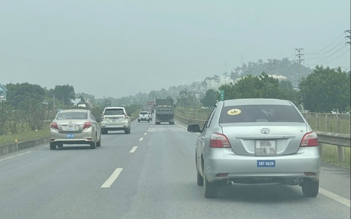 Ô tô tập lái chạy dưới tốc độ quy định bị xử phạt như phương tiện khác vi phạm. (Ảnh minh họa).