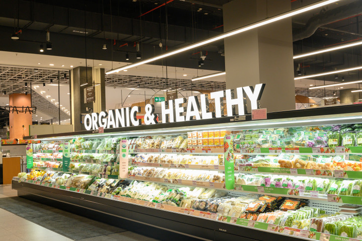 Quầy rau củ theo mùa tươi ngon tại AEON Huế.