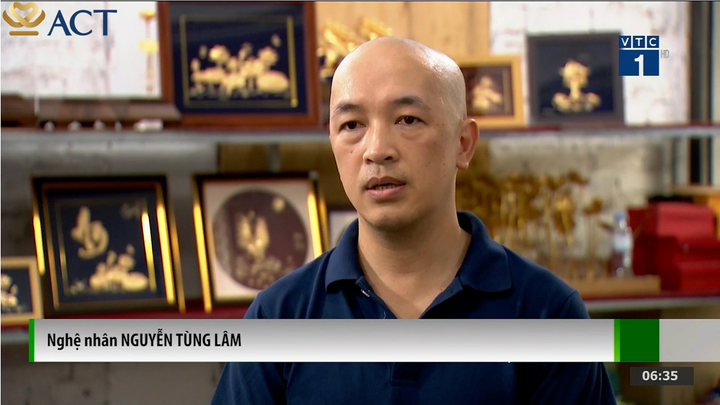 Nghệ nhân dát vàng Nguyễn Tùng Lâm.
