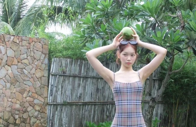 Kim Chae Won, thành viên nhóm nhạc Le Sserafim đến Nha Trang, Việt Nam.