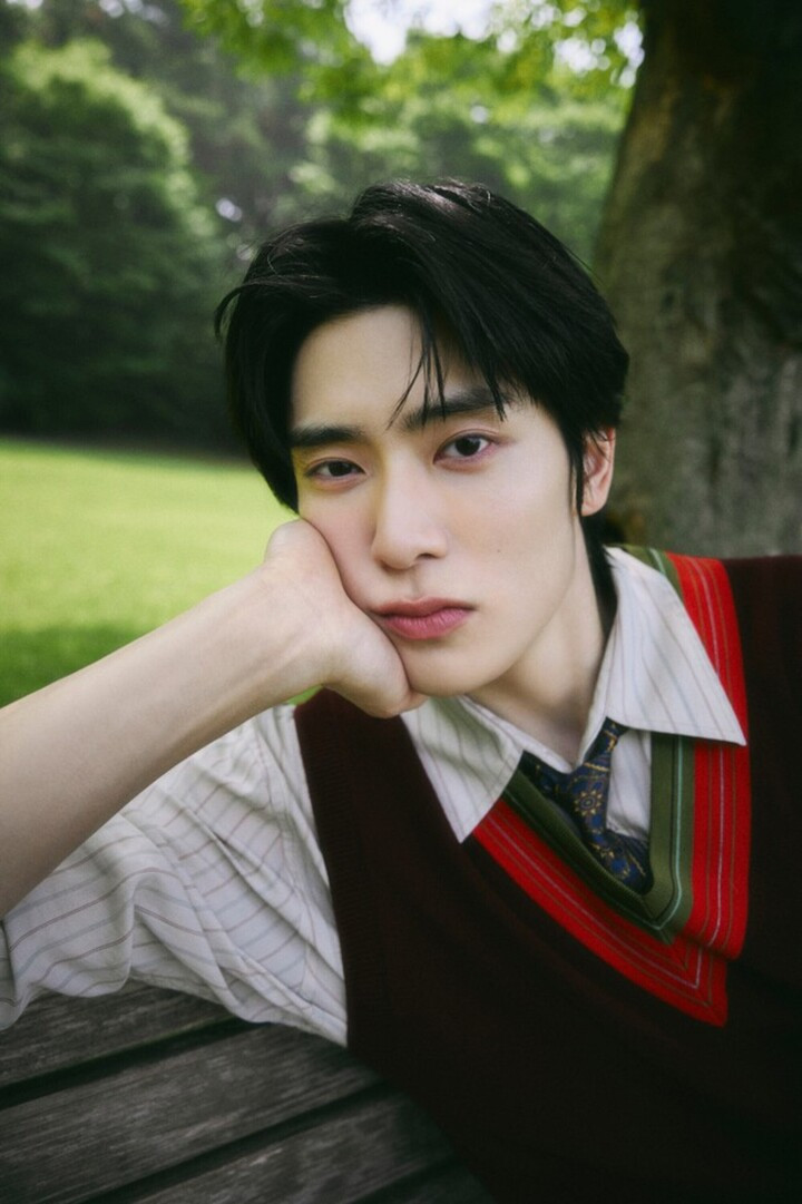 Jaehyun (NCT) nhận ngũ vào tháng 11.