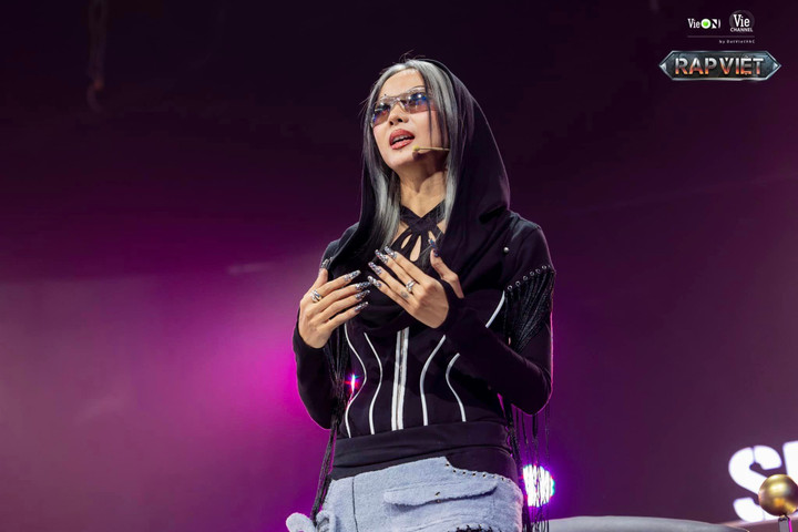 Suboi ngồi ghế HLV Rap Việt mùa 4.