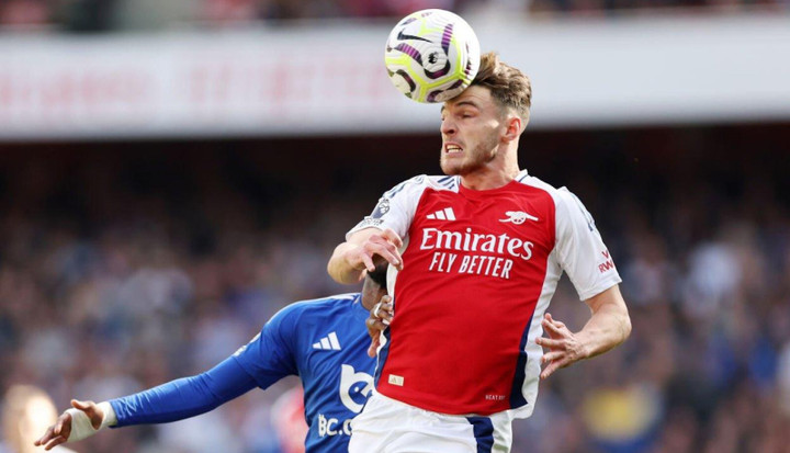 Arsenal gặp khó khăn.