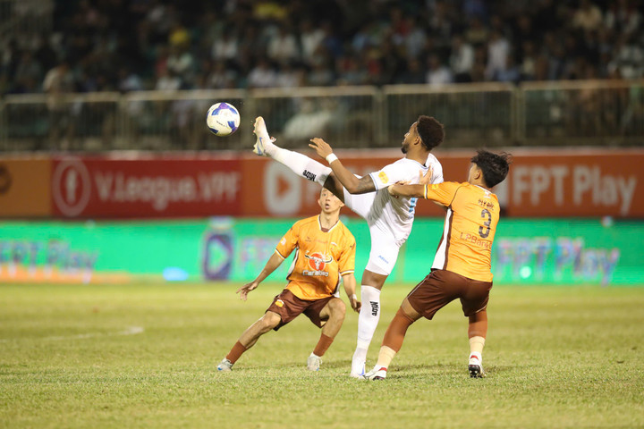 Nam Định chưa thể ghi bàn vào lưới HAGL.