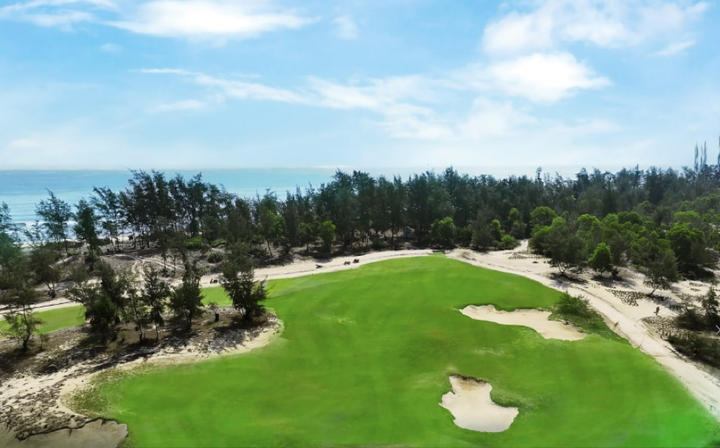 Hố 10 sân gôn Golden Sands Golf Resort
