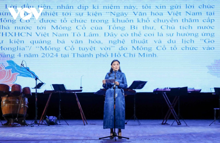 Bộ trưởng Bộ Văn hóa, Thể thao, Du lịch và Thanh niên Mông Cổ Nomin Chinbat phát biểu chào mừng.