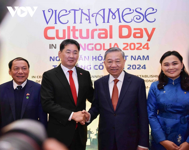 Tổng Bí thư, Chủ tịch nước Tô Lâm và Tổng thống Mông Cổ Khurelsukh dự Ngày văn hóa Việt Nam tại Mông Cổ.