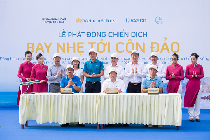 UBND huyện Côn Đảo, Vietnam Airlines và công ty Lagom Việt Nam ký kết Biên bản ghi nhớ khẳng định cam kết hợp tác.