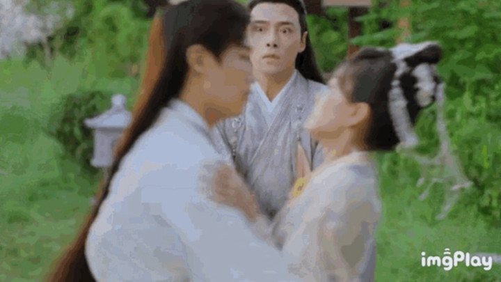 Cảnh hôn "kinh điển" khiến người xem bất ngờ trong "Song thế sủng phi" do Lương Khiết và Hình Chiêu Lâm đóng chính.