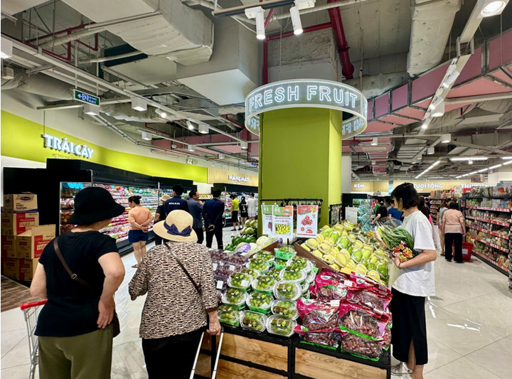 Siêu thị cung cấp đa dạng mặt hàng tươi sống theo mùa với mức giá hợp lý với chất lượng.