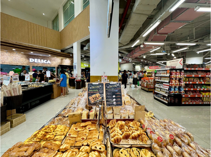 Bánh tươi và đồ ăn Delica là những sản phẩm được khách hàng của FujiMart yêu thích.