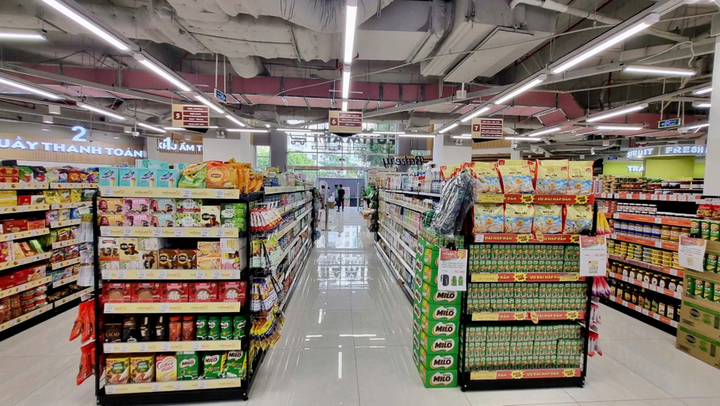 Dịp khai trương, FujiMart Trung Yên ngập tràn khuyến mại hấp dẫn cho khách hàng mua sắm.