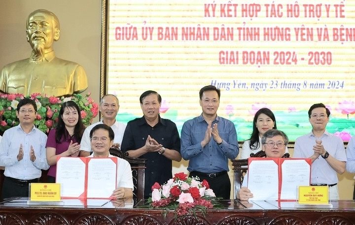 Bệnh viện Bạch Mai ký kết chuyển giao nhiều kỹ thuật chuyên sâu cho ngành y tế Hưng Yên.