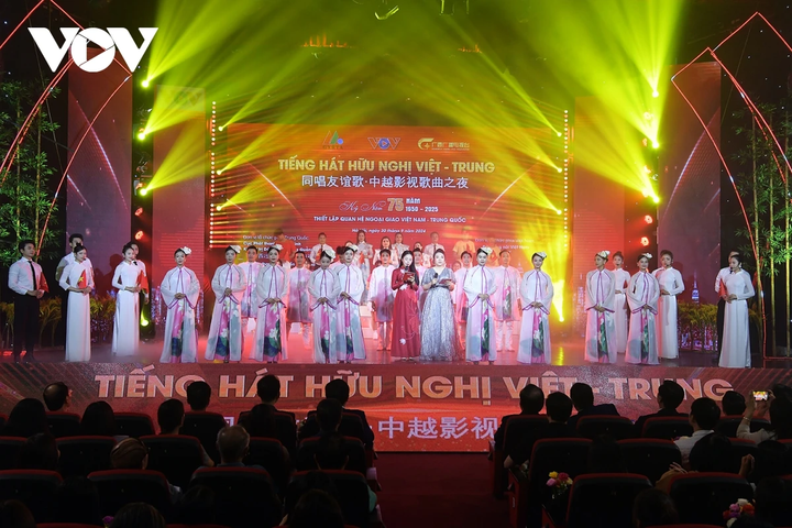 Ngày 30/9, tại Trung tâm Phát thanh Quốc gia 58 Quán Sứ, Hà Nội, Đài Tiếng nói Việt Nam (VOV) phối hợp với Cục Phát thanh - Truyền hình Khu Tự trị Dân tộc Choang tỉnh Quảng Tây, Đài Phát thanh & Truyền hình Quảng Tây (Trung Quốc) tổ chức Chương trình giao lưu nghệ thuật Tiếng hát hữu nghị Việt - Trung hướng tới kỷ niệm 75 năm ngày thiết lập quan hệ ngoại giao Việt Nam - Trung Quốc (18/1/1950-18/1/2025).